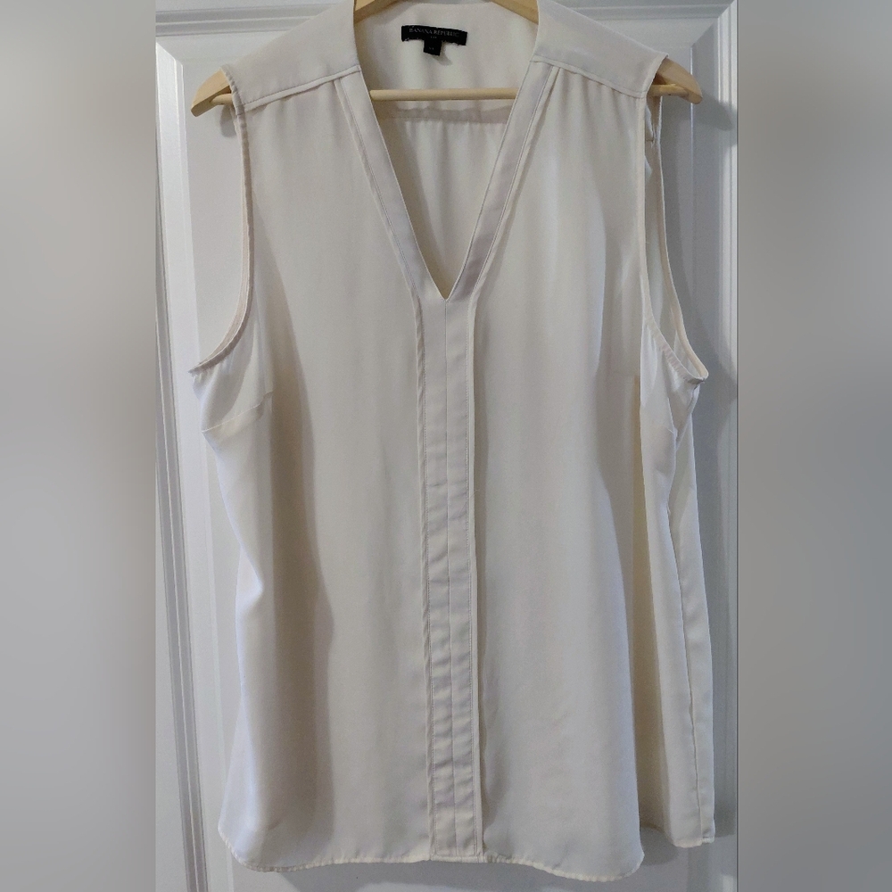 Banana Repubic Off-White Sleeveless V-Neck Camisole